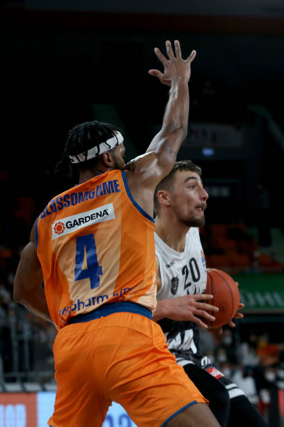 拉维斯在比 拉维斯在比